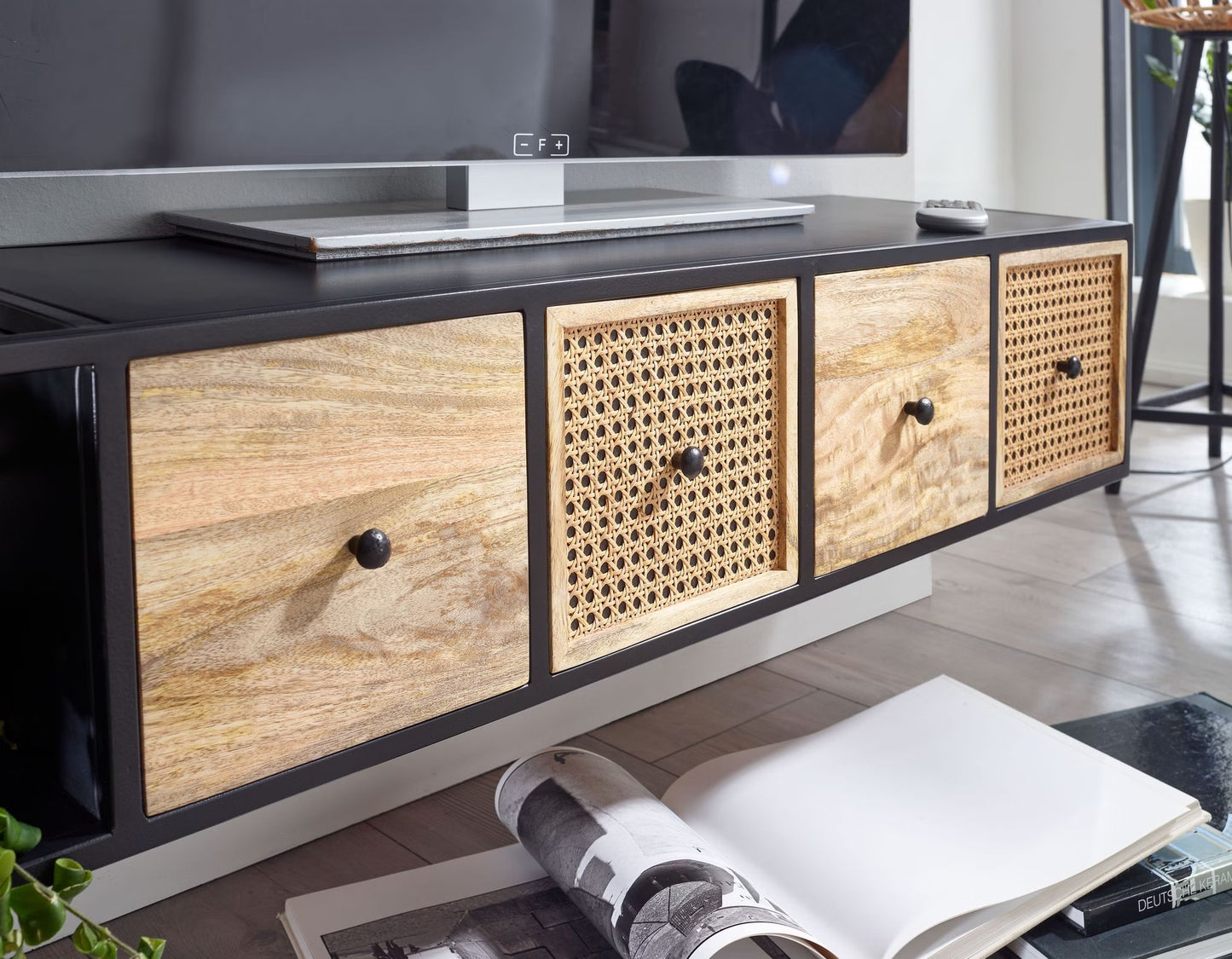 Nancy's Monghidoro TV Meubel - TV Kast - Zwevend - Lowboard - Bruin / Zwart - Mangohout / Rotan - 150 x 35 x 25 cm