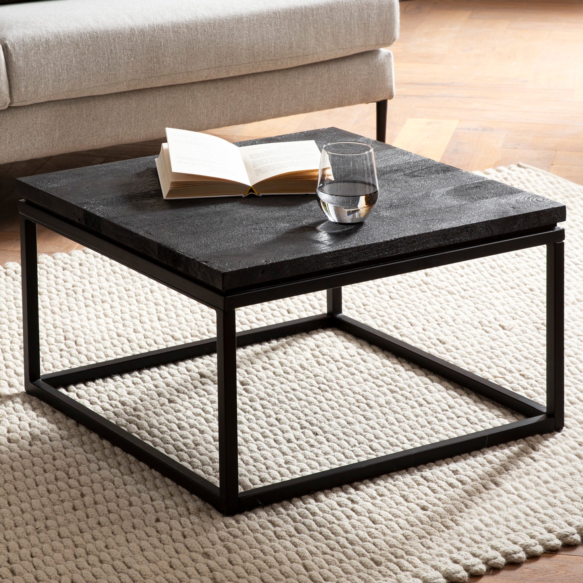 Nancy's Ruivos Salontafel - Koffietafel - Zwart - Mangohout / Staal - 60 x 60 x 35 cm