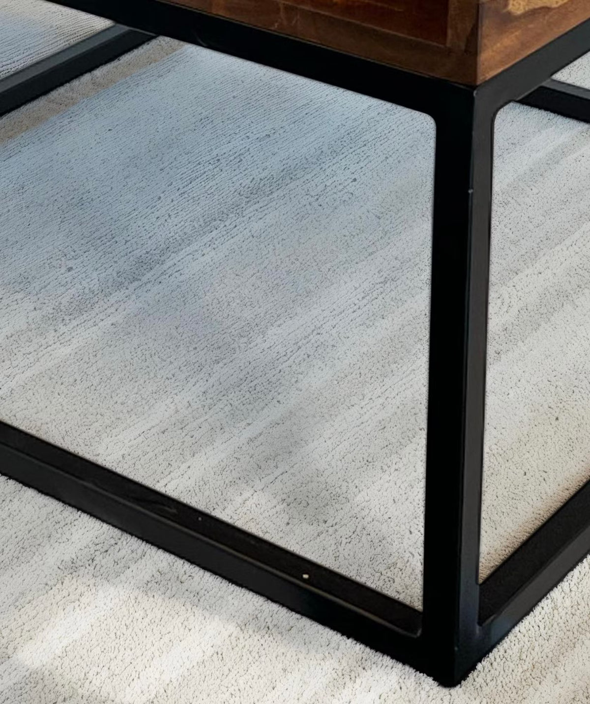 Nancy's Turbigo Salontafel - Koffietafel - Praktische opbergvakken - Massief Sheeshamhout - 60 x 60 x 40 cm