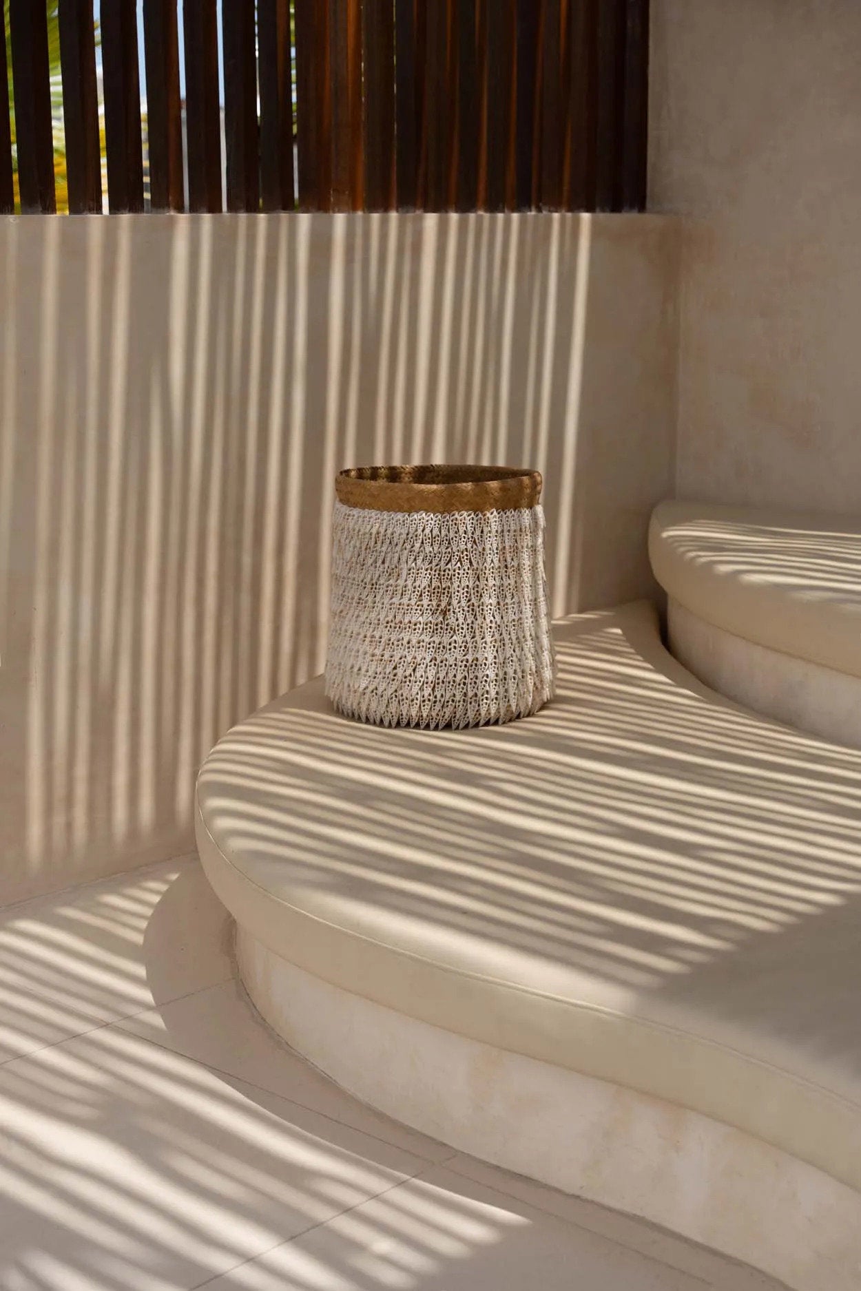 Bazar Bizar Pandan Basket #2 - Natural White - Pandan - Shells - Ø 35 x 40 cm