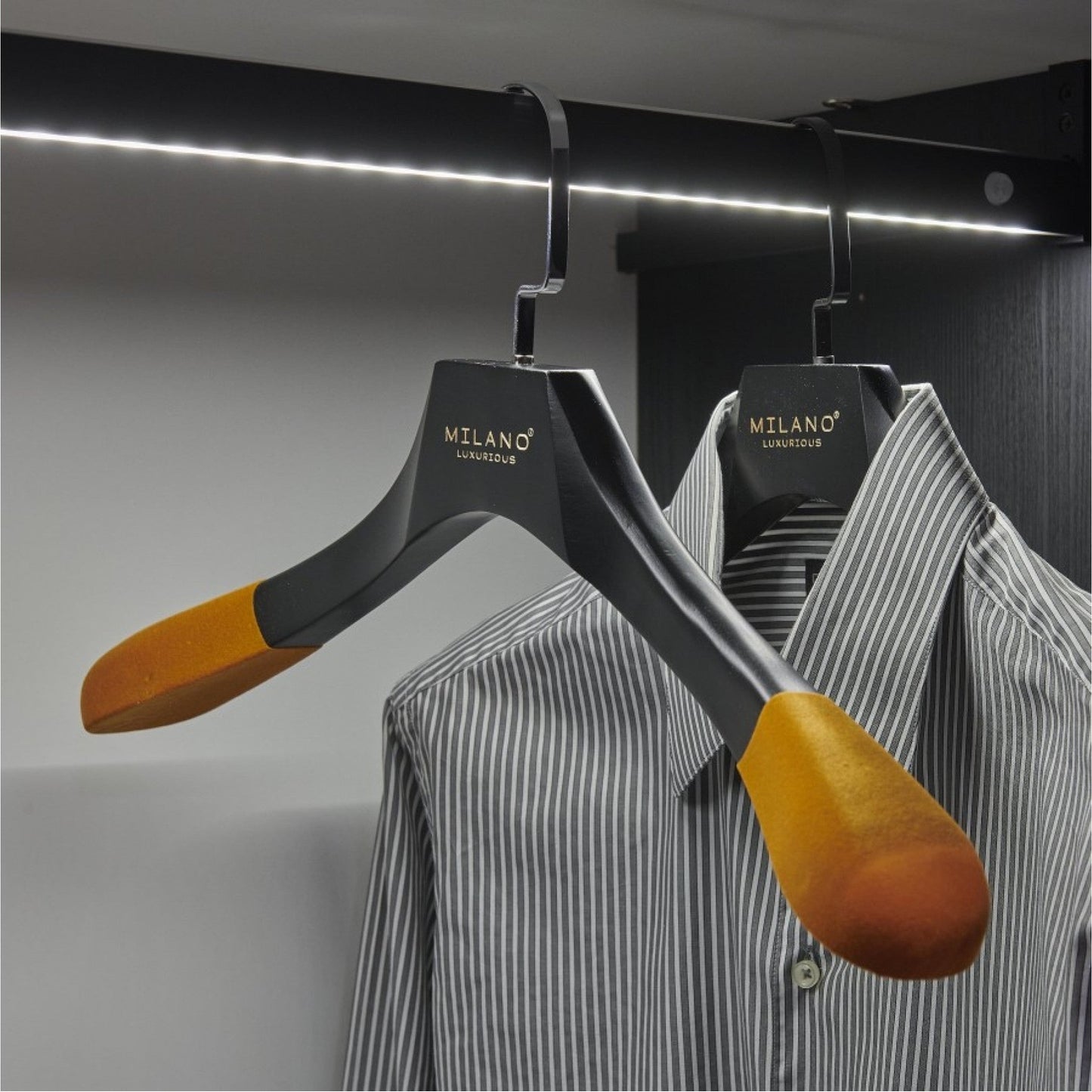 Milano Luxurious Chique oranje velvet kledinghanger met chrome haak