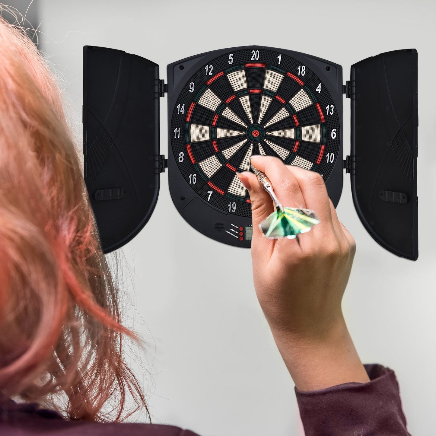 Nancy's Babies Bay Elektronisch dartbord met deurgeluidseffecten met automatische score 6 dartpijlen zwart 26 spellen en 185 slagmogelijkheden voor 8 spelers