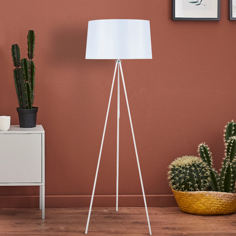 Nancy's Redan Vloerlamp - Sfeerverlichting - Driepoot - 40W - Scandinavisch - Wit - Stof - Metaal - 48 x 48 x 156 cm