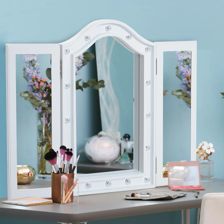 jaloezie Eeuwigdurend Vader fage Nancy's Lawndale Make-Up Spiegel - Cosmeticaspiegel - 16 LED Lichtjes - Batterijen - Wit jaloezie Eeuwigdurend Vader fage Nancy's Lawndale Make-Up Spiegel - Cosmeticaspiegel - 16 LED Lichtjes - Batterijen - Wit