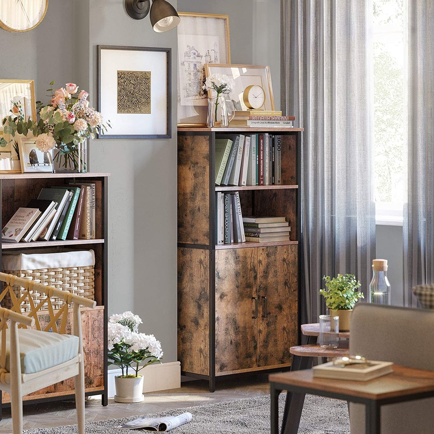 Nancy's Hutchinson Boekenkast - Wandkast - Opbergkast - Vintage Bruin / Zwart - 60 x 35 x 125 cm