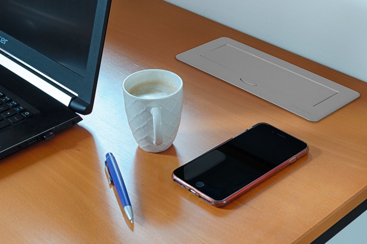 Xergonomic Built-in desk socket for 3 plugs Silver