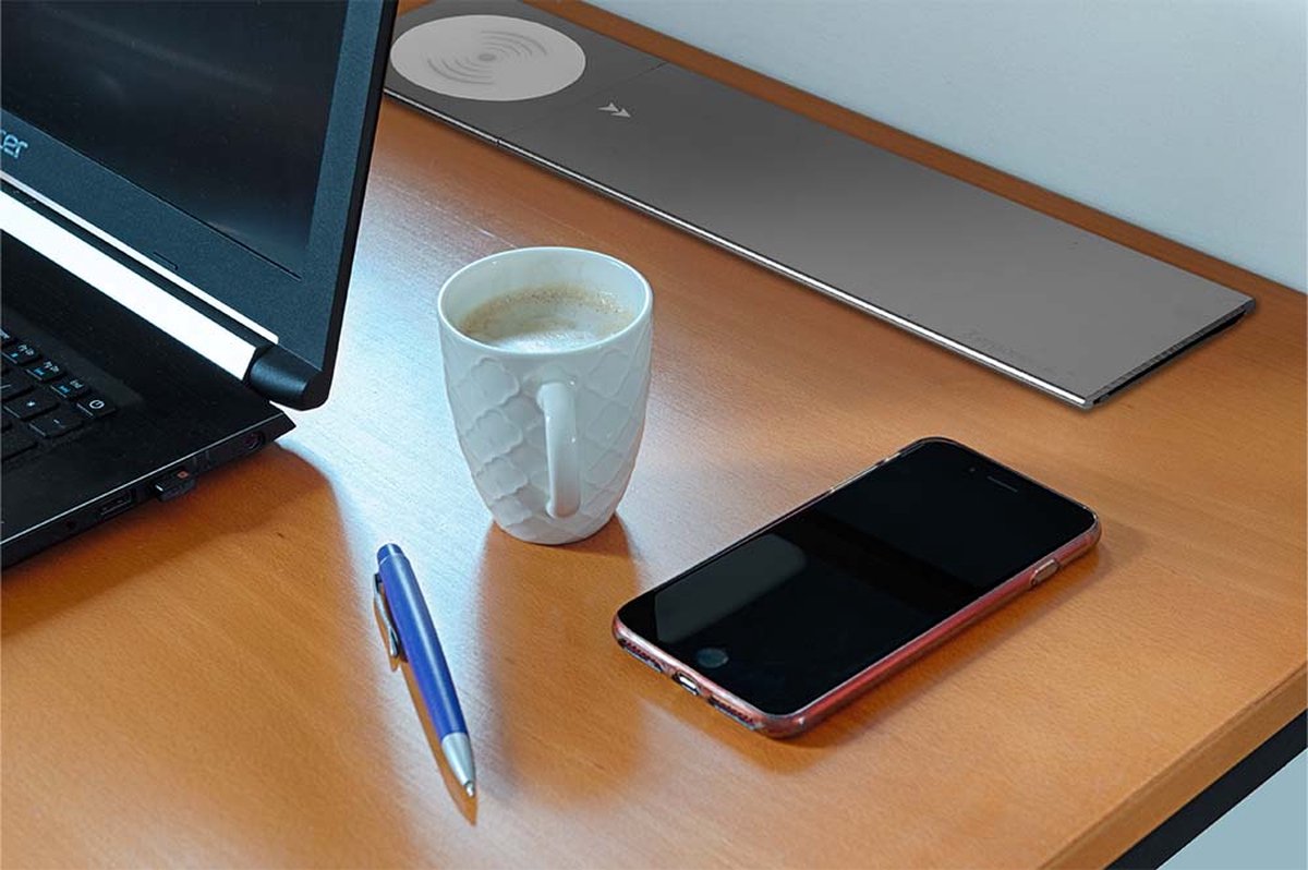 Xergonomic Desk socket with QI wireless charger, 2 internet connections, 2 sockets and 2 USB ports Silver