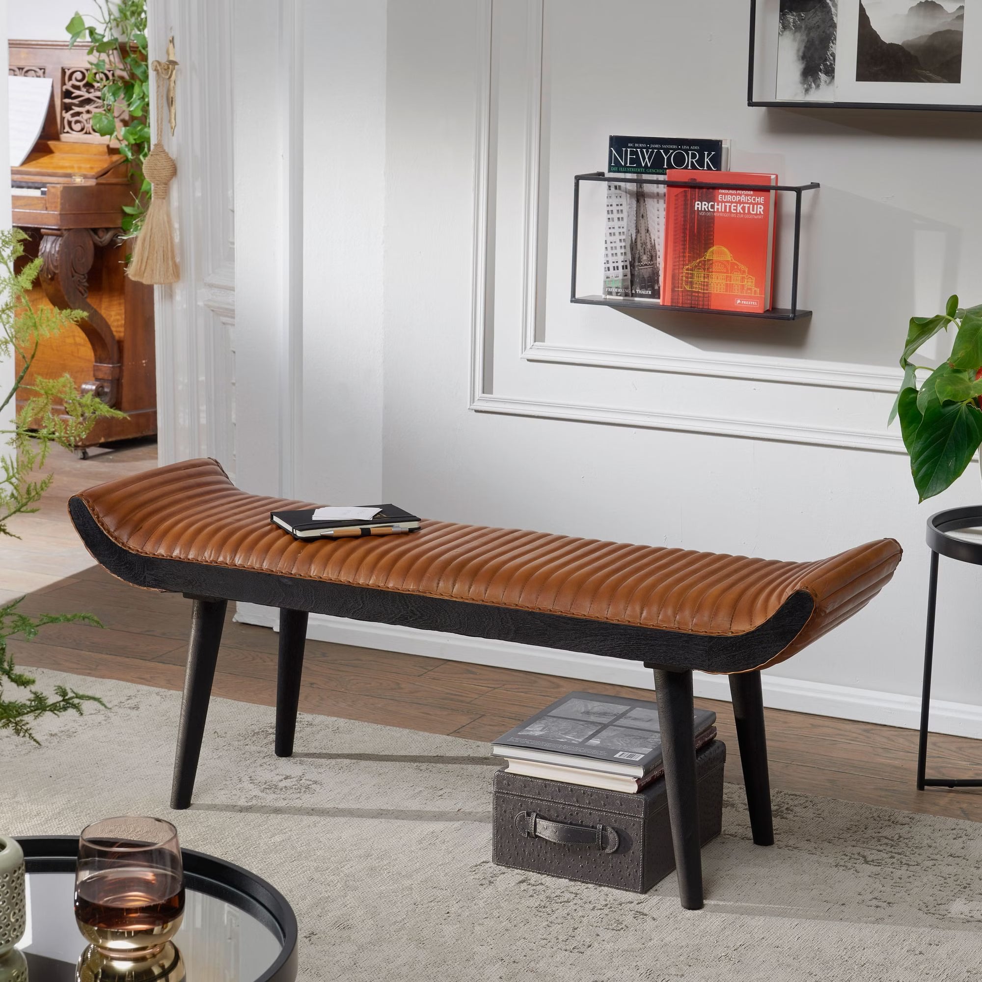 Nancy's Monsano Bankje - Zitbankje - Gangbankje - Opbergbankje - Bruin - Geitenleer / Mangohout - ± 125 x 40 x 50 cm