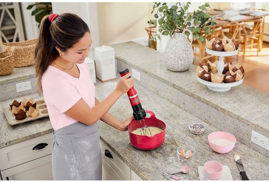 Nancy's Black & Decker Draadloze Staafmixer - Inclusief Garde, Hakmolen en Mengkom - Rood - RVS