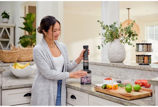 Nancy's BLACK+DECKER KitchenWand 4-in-1 Draadloze Staafmixer - Staafmixer Set - Inclusief Hakmolen en Garde - Zwart