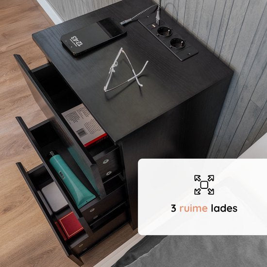 Casamoda Hoog Nachtkastje voor Boxspring met Stopcontact en USB - Ladekastje - 3 Lades - Zwart - 40 x 35 x 70 cm