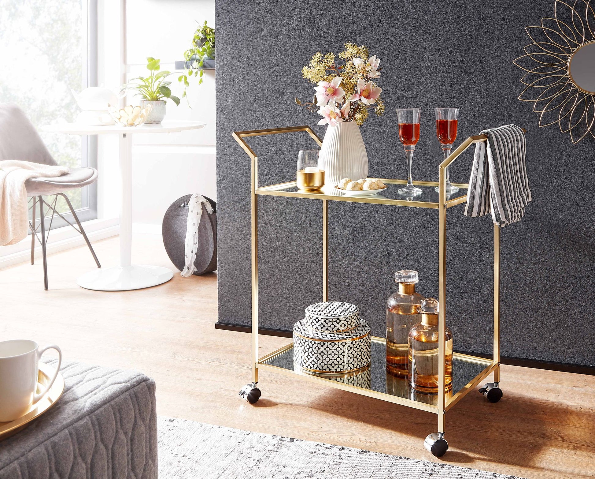 Nancy's Milton Trolley - Bijzettafel op Wieltjes - Keukentrolley - Serveerwagen - Goud - Glas / Staal - ± 70 x 40 x 80 cm