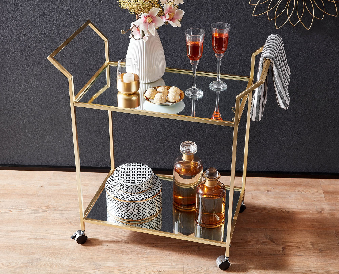 Nancy's Milton Trolley - Bijzettafel op Wieltjes - Keukentrolley - Serveerwagen - Goud - Glas / Staal - ± 70 x 40 x 80 cm