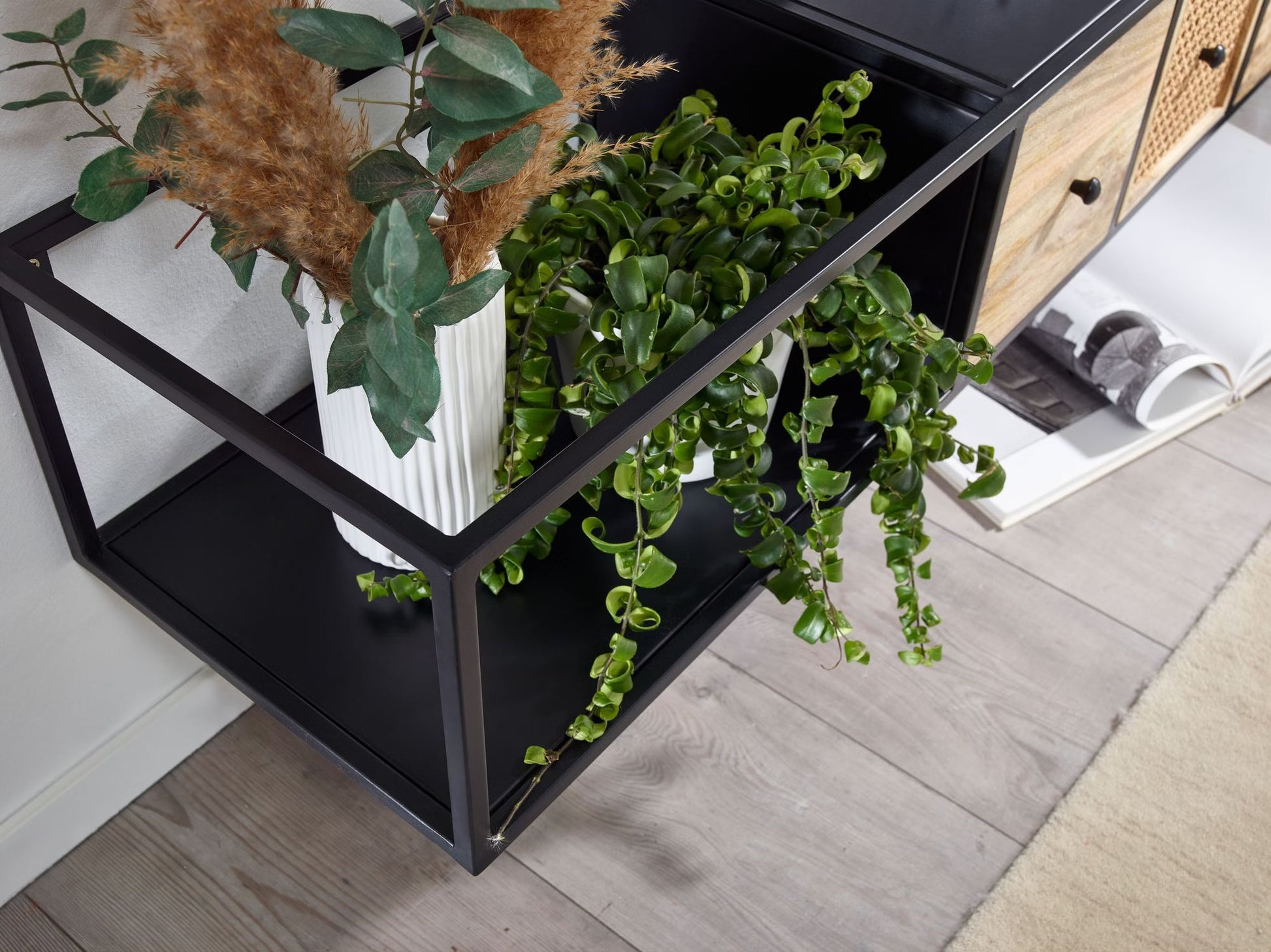 Nancy's Monghidoro TV Meubel - TV Kast - Zwevend - Lowboard - Bruin / Zwart - Mangohout / Rotan - 150 x 35 x 25 cm