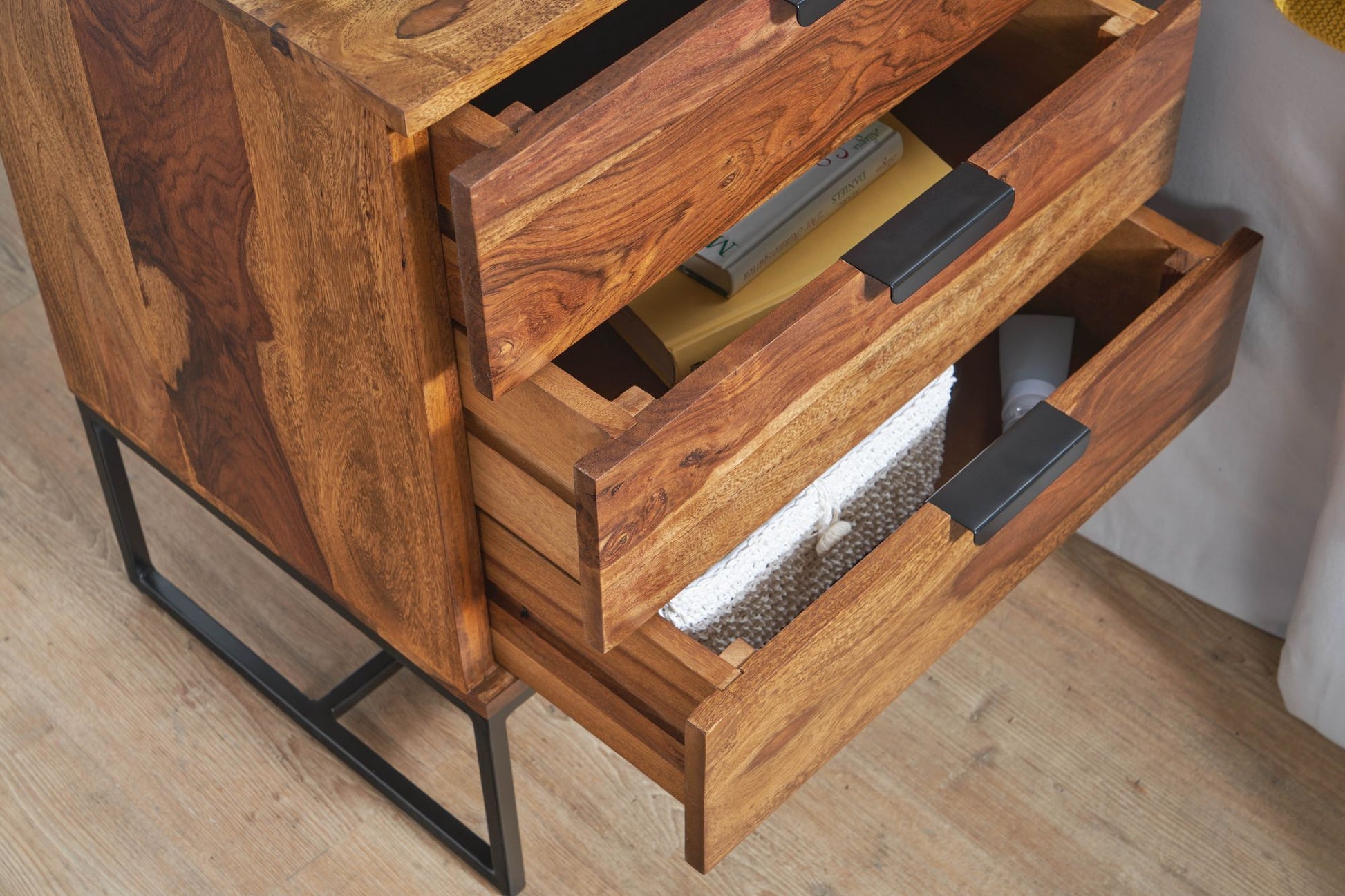 Nancy's Bozzolo Nachtkastje - Bijzettafeltje - Bruin - Sheesham Hout - ± 40 x 10 x 30 cm