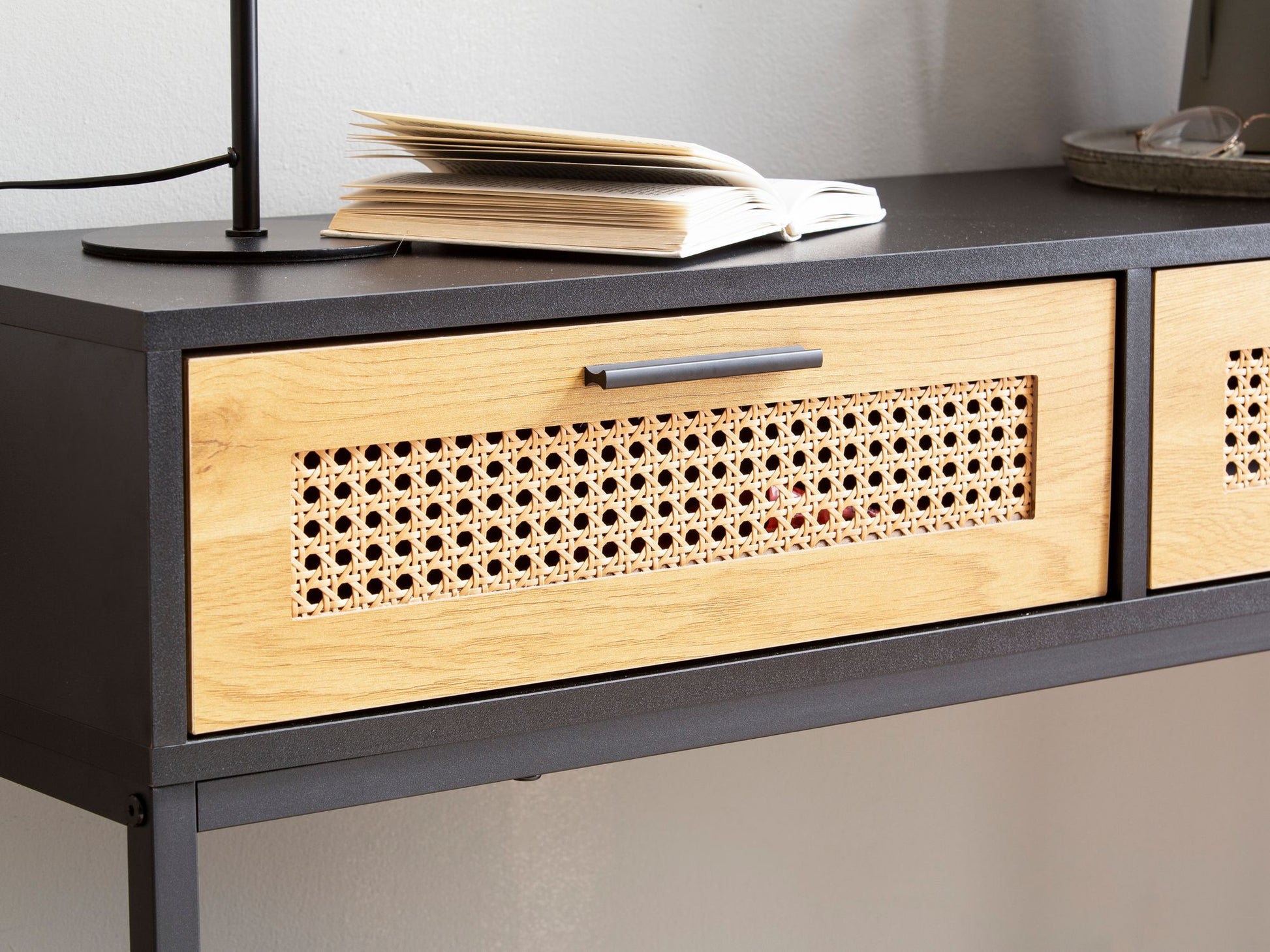 Nancy's Ermida Sidetable - Consoletafel - Bijzettafel - Bruin / Zwart - Rotan / MDF / Staal - 100 x 30 x 75 cm