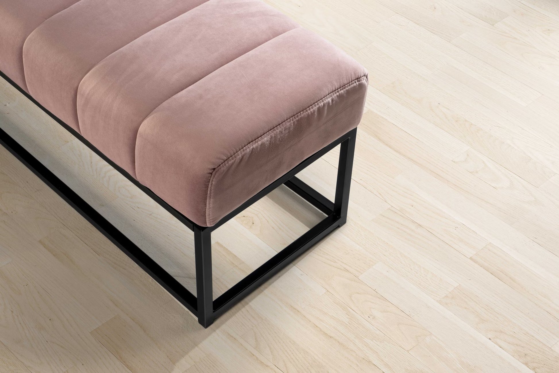 Nancy's Monreale Bankje - Zitbankje - Gangbankje - Halbankje - Roze / Zwart - Fluweel - ± 110 x 40 x 40 cm