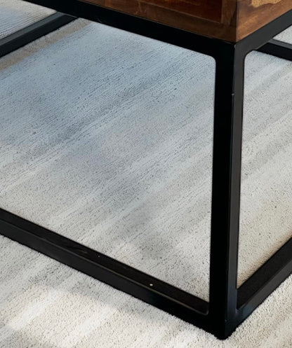 Nancy's Turbigo Salontafel - Koffietafel - Praktische opbergvakken - Massief Sheeshamhout - 60 x 60 x 40 cm