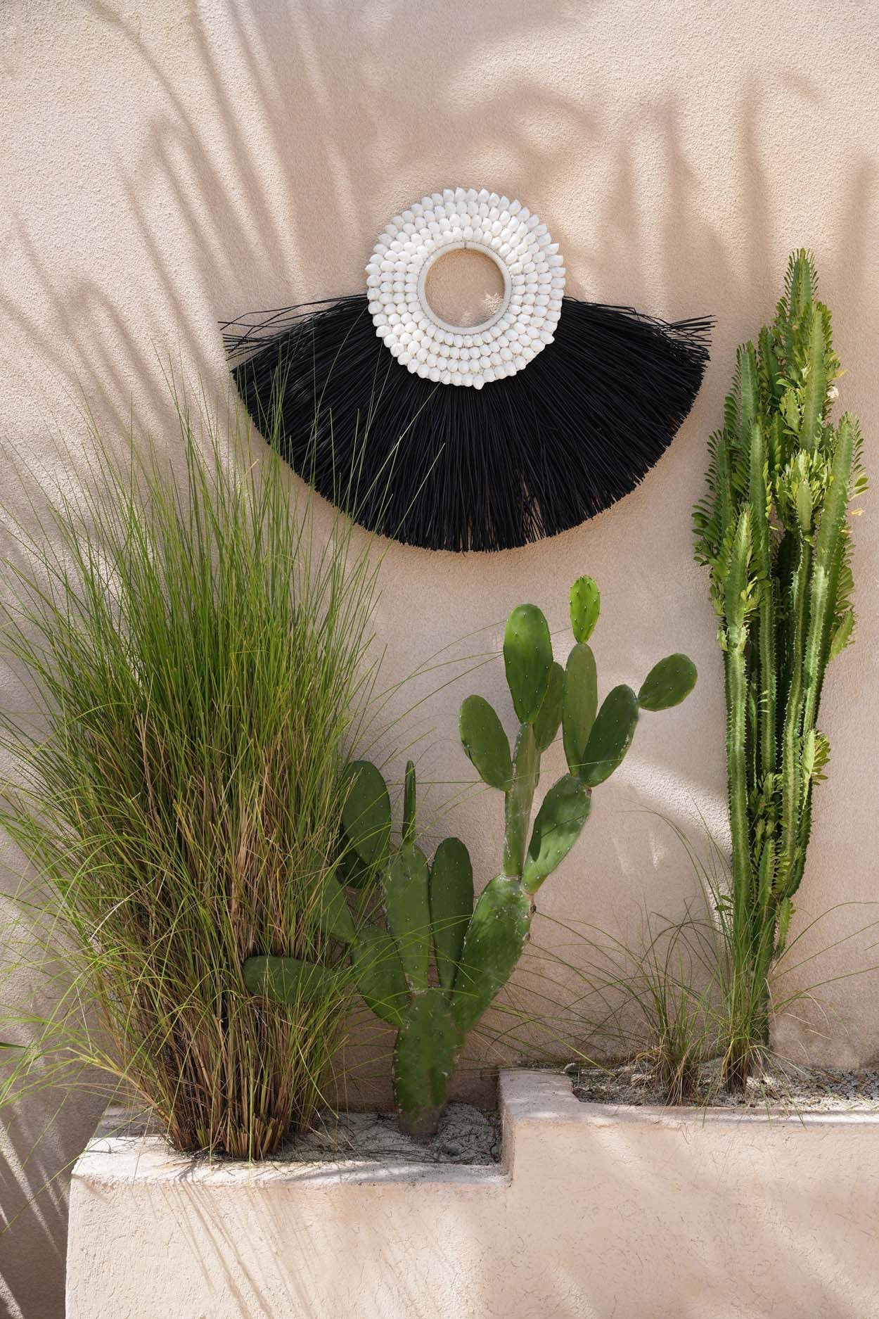 Bazar Bizar Shell Alang Alang - Zwart - Raffia - Schelpen - ± 60 x 85 cm