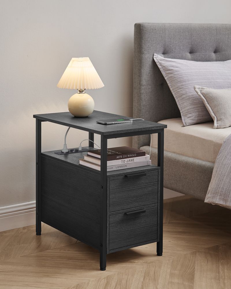 Table de chevet Whiston de Nancy avec prises - Noir - Acier - Moderne - Table d'appoint - 60 x 31,5 x 60 cm (L x L x H)