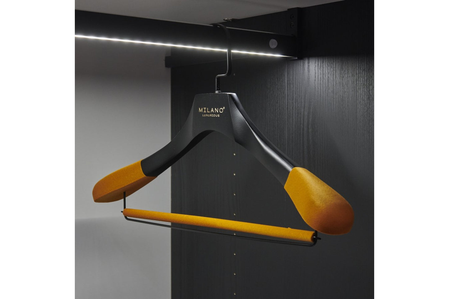 Milano Luxurious Chique oranje velvet kledinghanger met broeklat en zwarte haak