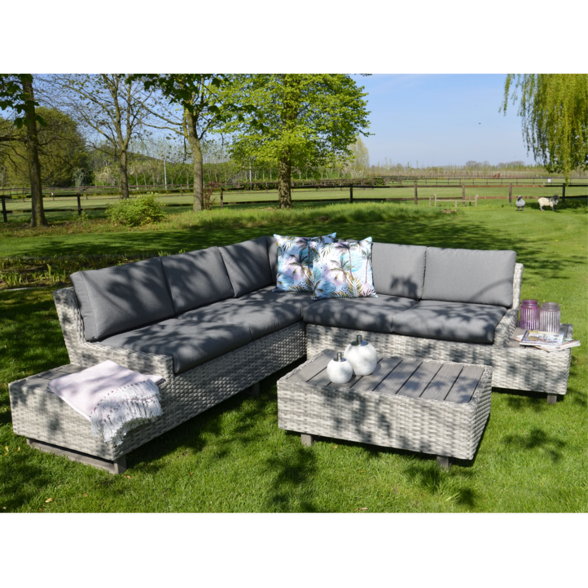 Nancy's Valente Lounge Set - Wicker and Aluminum Frame - Gray 