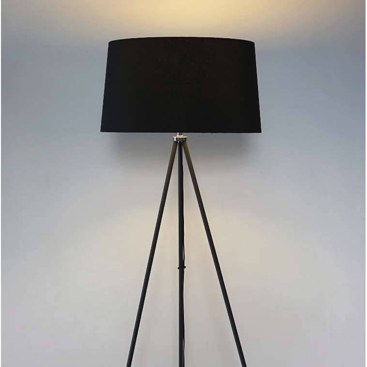 Nancy's Redan Vloerlamp - Sfeerverlichting - Driepoot - 40W - Scandinavisch - Zwart - Stof - Metaal - 48 x 48 x 156 cm
