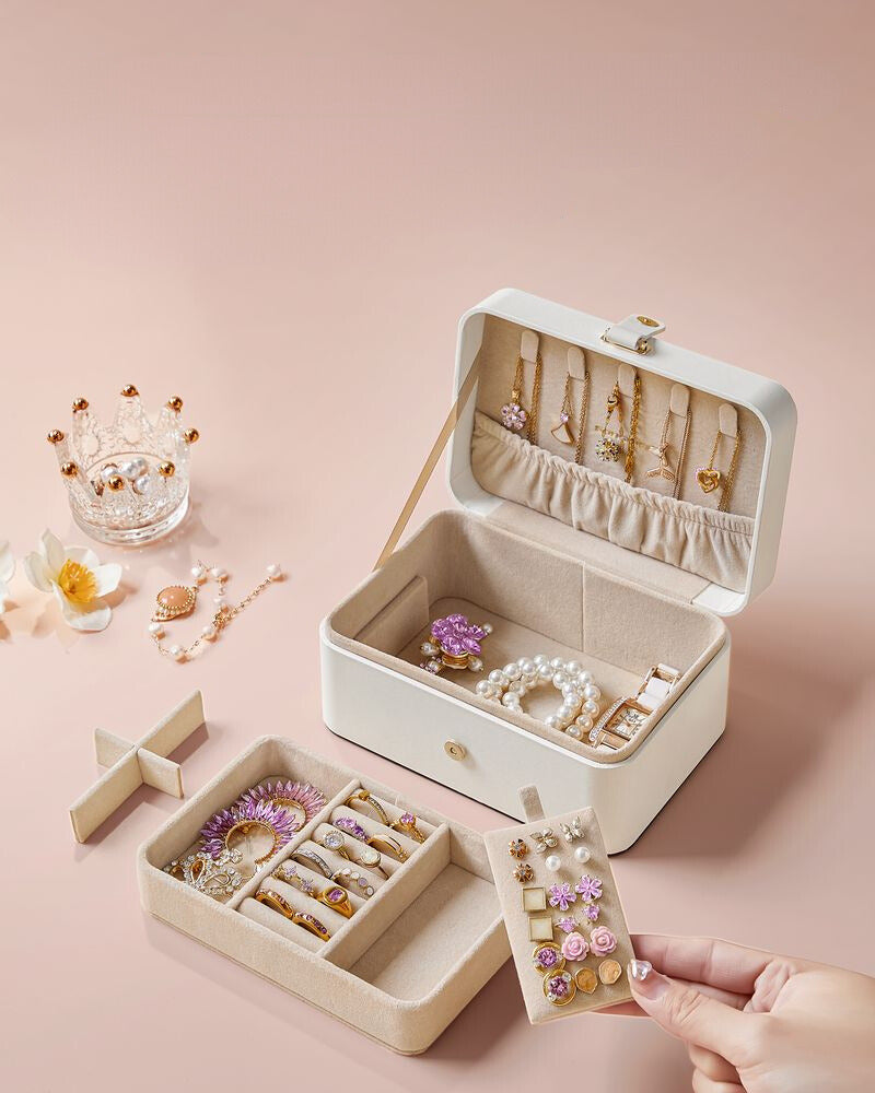 Nancy's Erada Sieradendoos - Sieraden Kistje - Doos voor Sieraden - Wit - Fluweel - ± 10 x 15 x 8 cm - Nancy Homestore