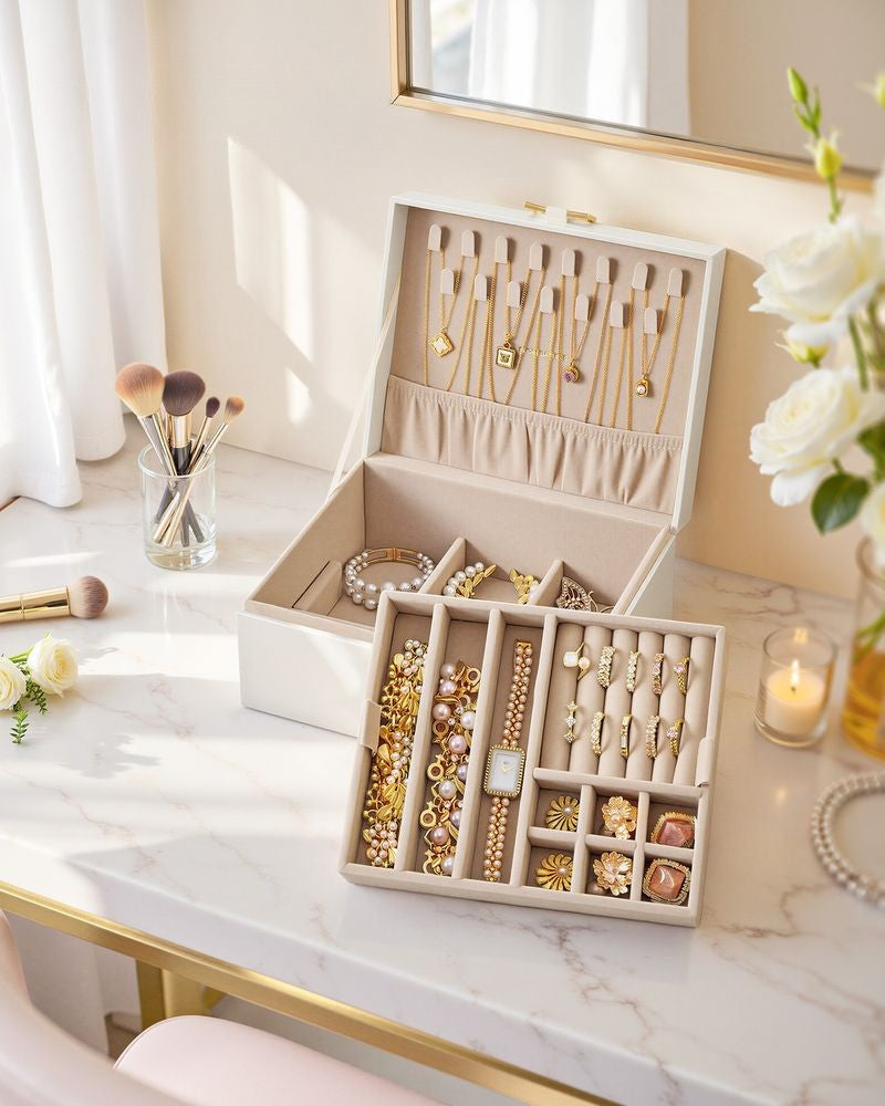 Nancy's Picciano Sieradendoos - Sieraden Kistje - Crèmewit - Fluweel - ± 20 x 17 x 10 cm