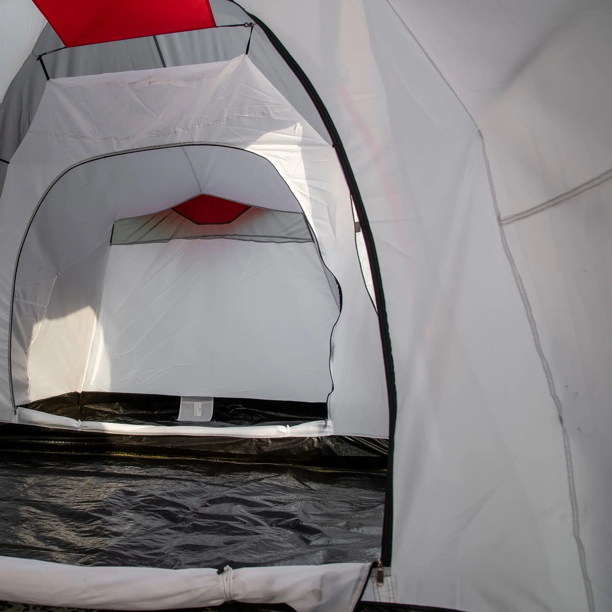 Nancy's Fonzaso Kampeertent - Campingtent - 2 Slaapkamers - Grijs / Rood - ± 590 x 245 x 195 cm