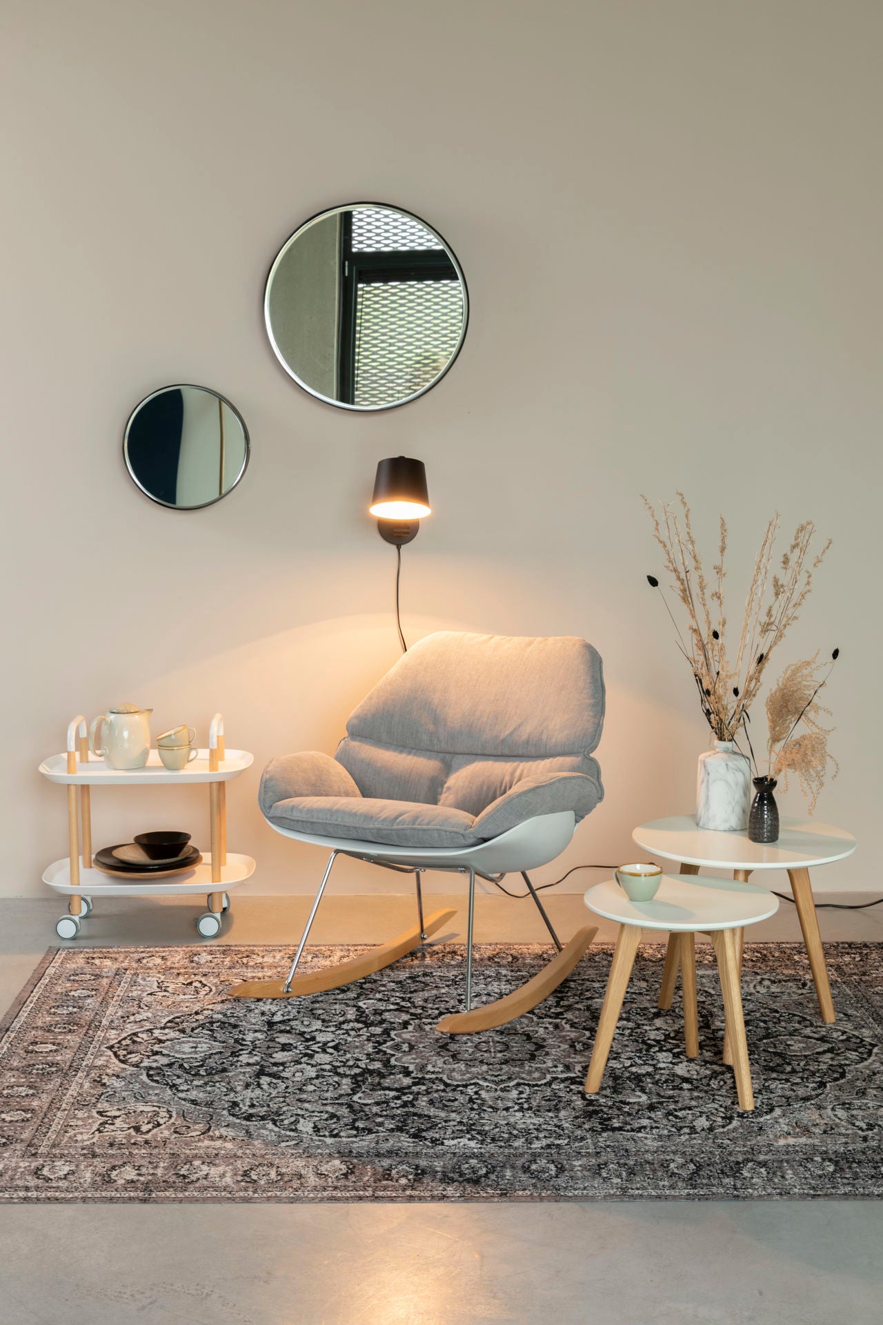 Nancy's East Renton Highlands Lounge Chair - Moderne - Gris - Polypropylène, Mousse, Bois - 98 cm x 76 cm x 84 cm