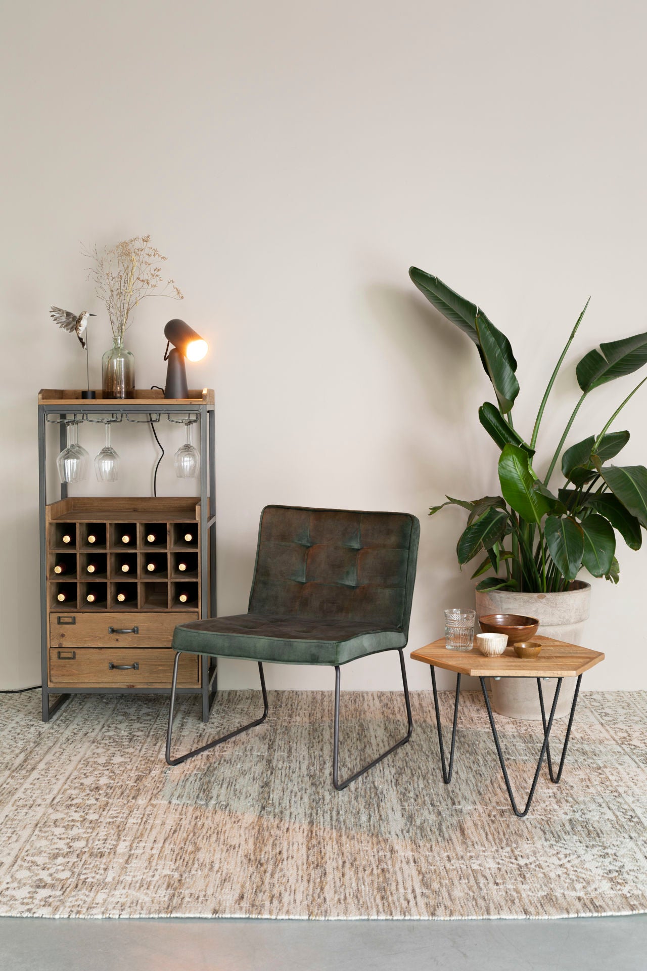 Nancy's Westwood Lakes Drankenkast - Opbergkast - Wandkast - Bruin - Dennenhout / Staal - ± 55 x 40 x 110 cm