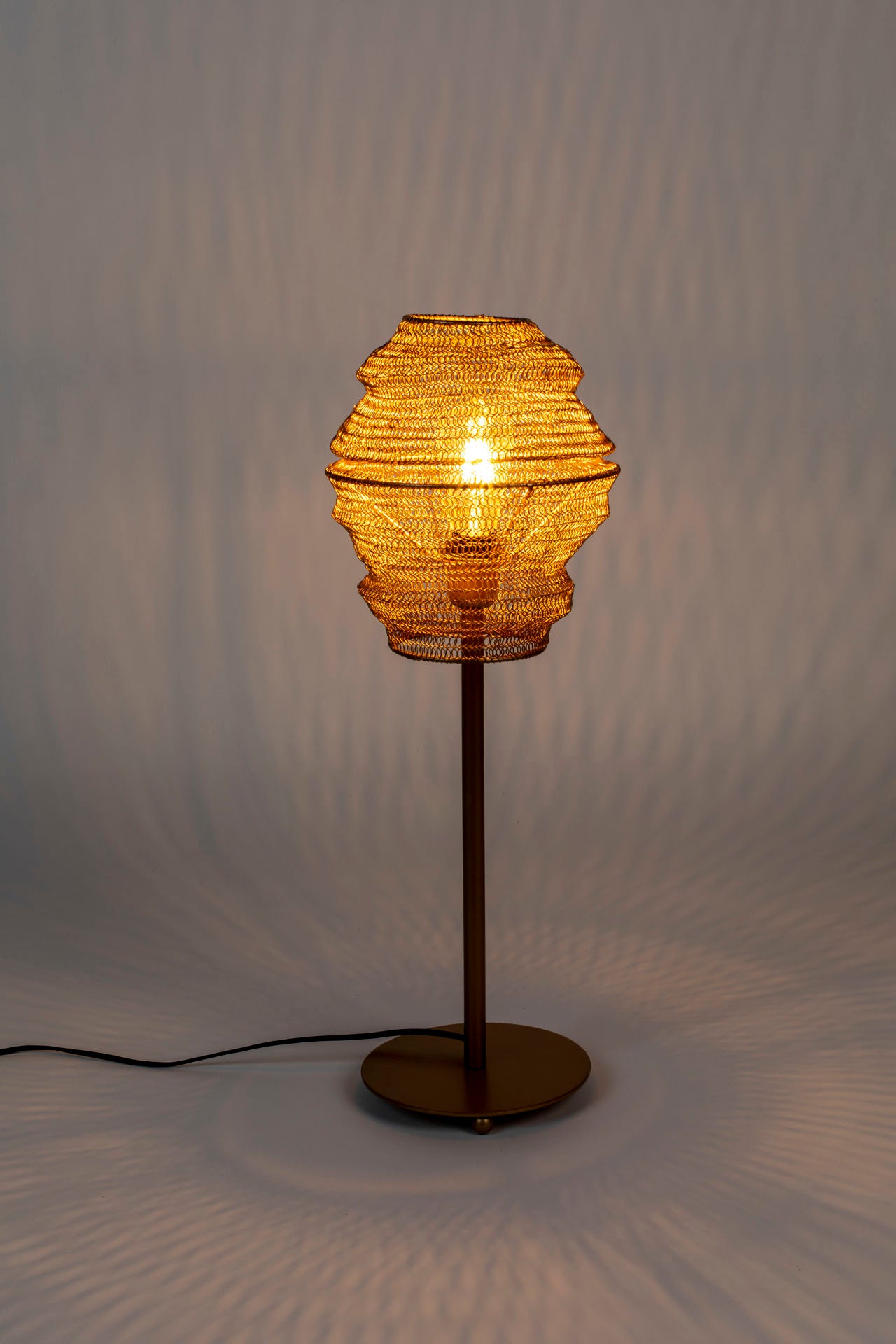 Lampe de table Nancy's Signal Hill - Moderne - Laiton - Repassage - 27 cm x 27 cm x 69 cm