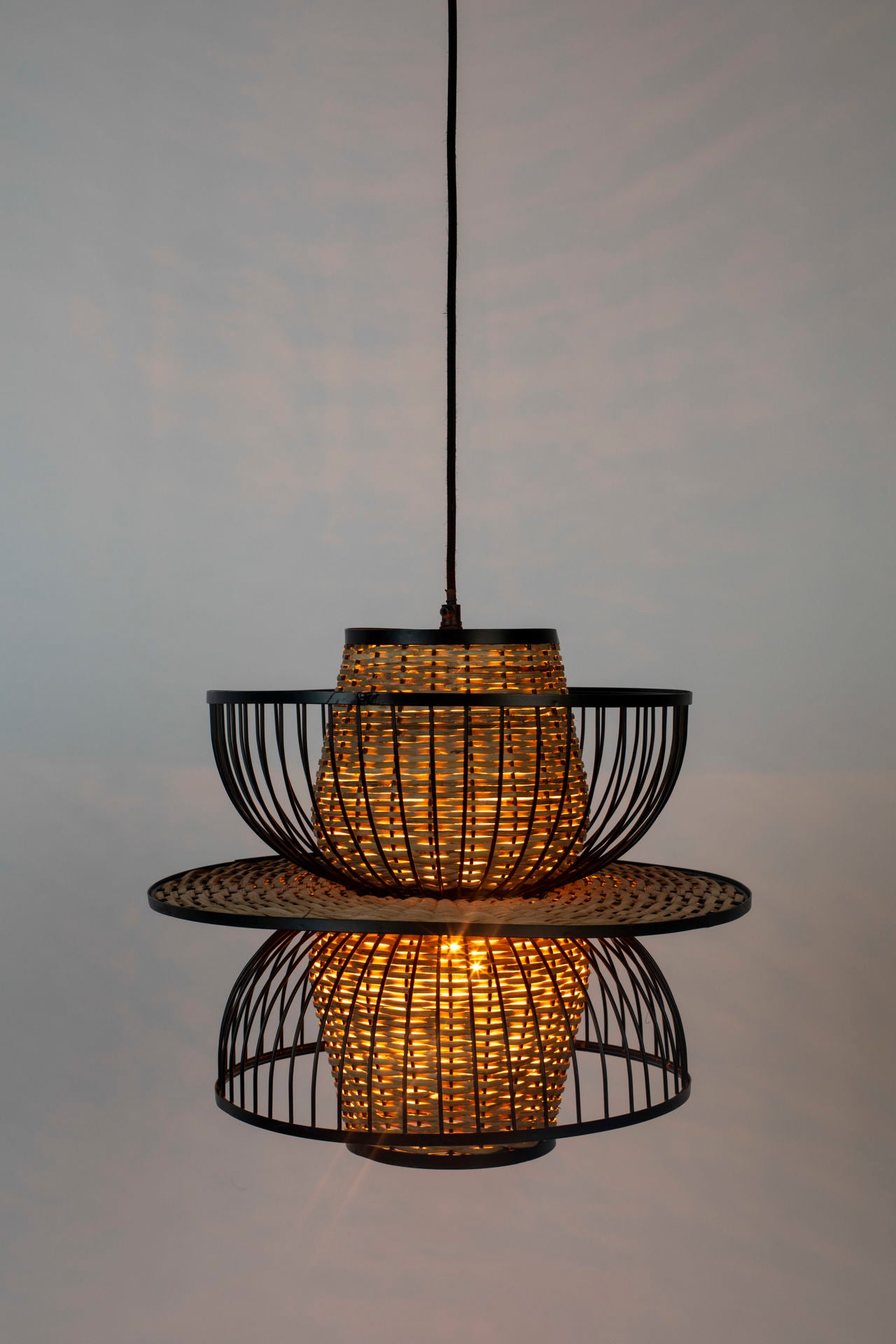 Lampe suspendue Nancy's Viera West - Moderne - Noir, Naturel, Marron - Acier, Osier, PVC - 40 cm x 40 cm x 145 cm