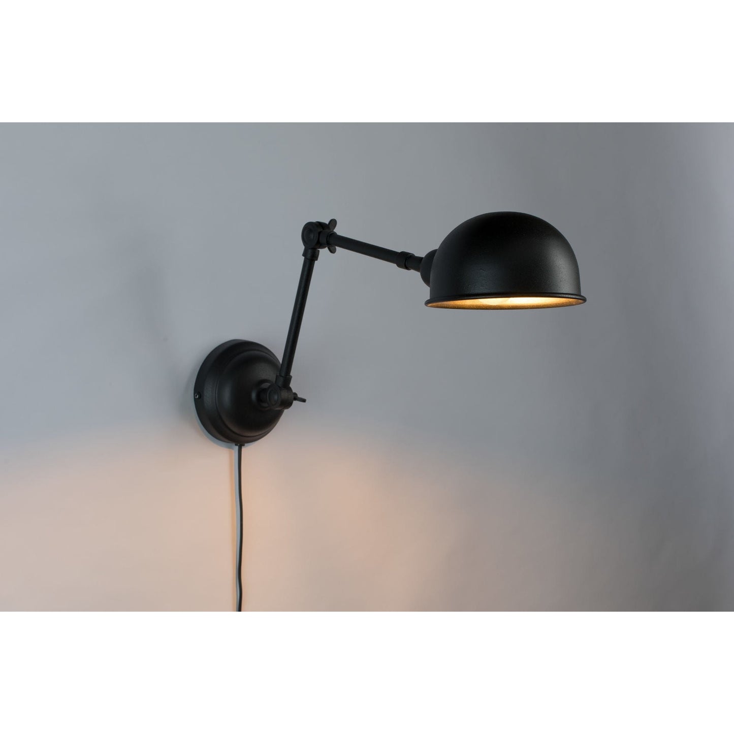 Nancy's Essex Junction Wandlamp - Modern - Zwart - IJzer, Messing, Pvc - 64 cm x 15 cm x 18 cm