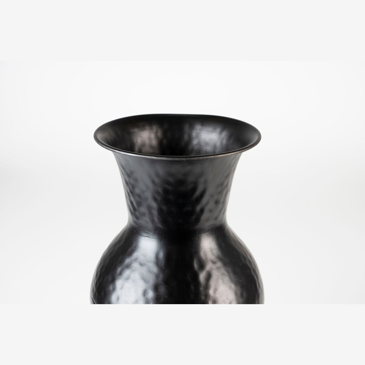 Vase Nancy's Richmond Heights - Antique - Noir - Acier - 16 cm x 16 cm x 40 cm