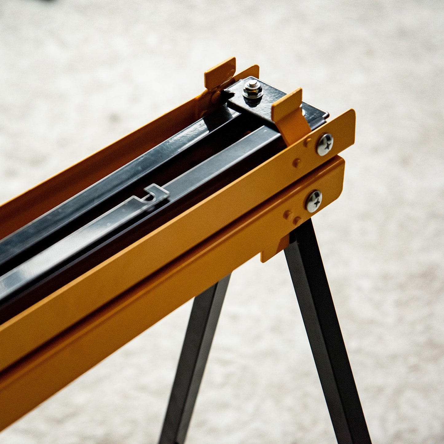 Nancy's Allard Work Trestle - Oranje, Zwart - Staal - 39,17 cm x 19,68 cm x 30,7 cm