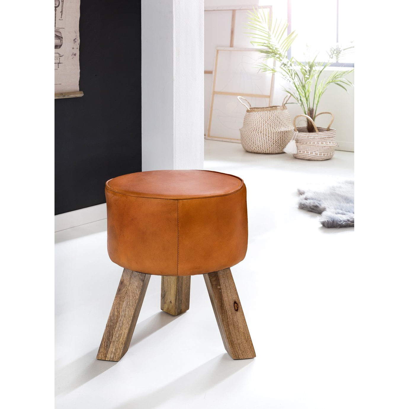 Tabouret Adrian de Nancy - Tabouret - Repose-pieds - Pouf - Peau de chèvre - Fait main - Bois de manguier - 37x45x37 cm - Rond - Marron