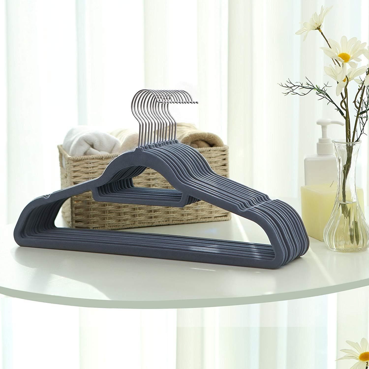 Nancy's - Ruimtebesparende Antislip kleerhangers - 20 Stuks - Ultra Dunne Kleerhangers met 360 graden draaibare haak - Kledinghangers