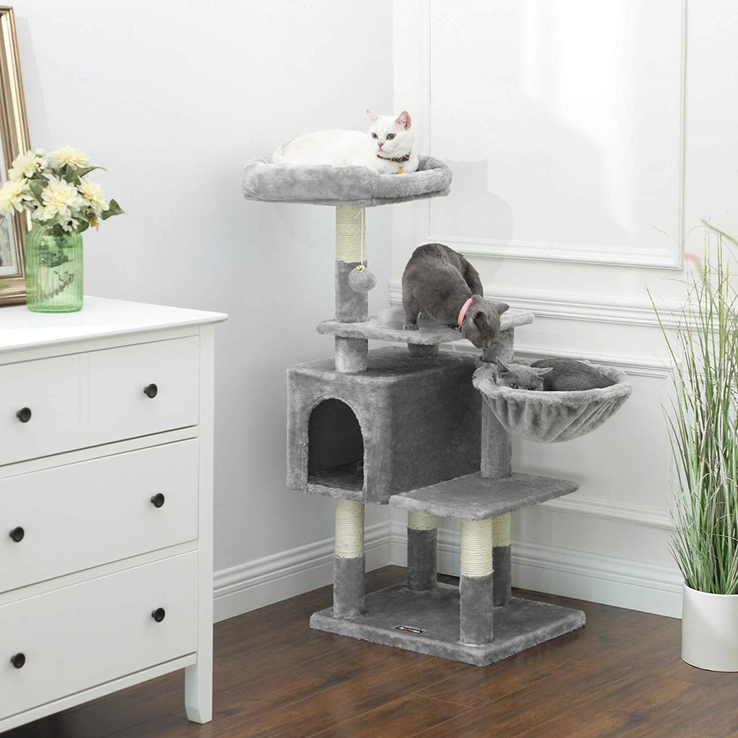 Nancy's Multilevel Kattenboom - Kat toren - Krabpaal - Klimboom voor katten - Lichtgrijs - 50 x 40 x 110 cm