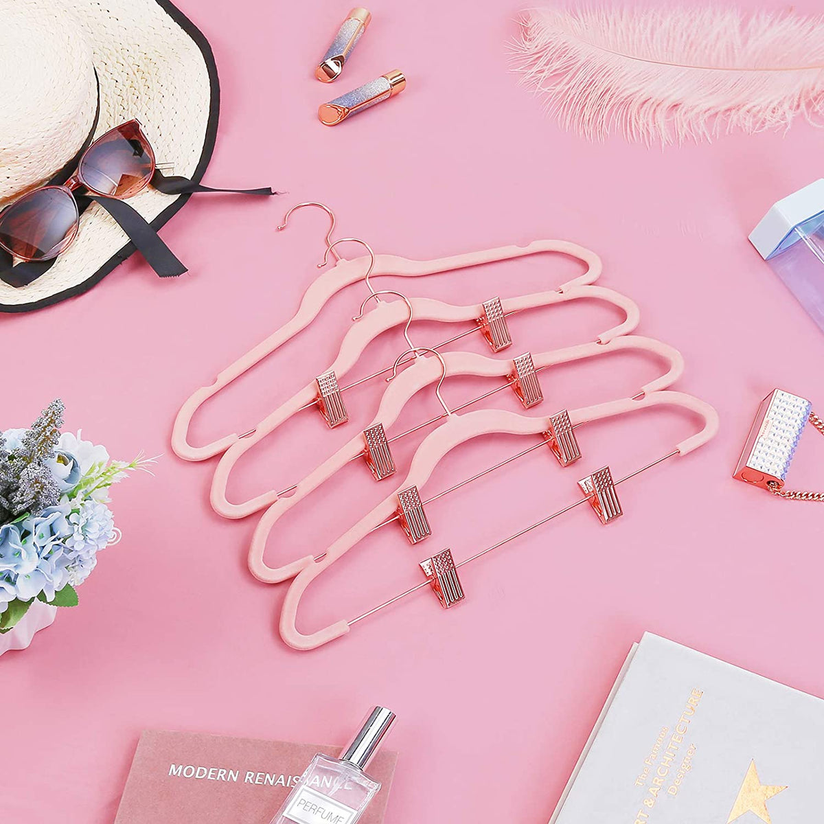 Nancy's Fluwelen Kledinghangers- Set van 24- 42.5 cm - Broekhanger - Kleerhanger - Verstelbare Clips - Roségoud - Lichtroze - Anti-Slip