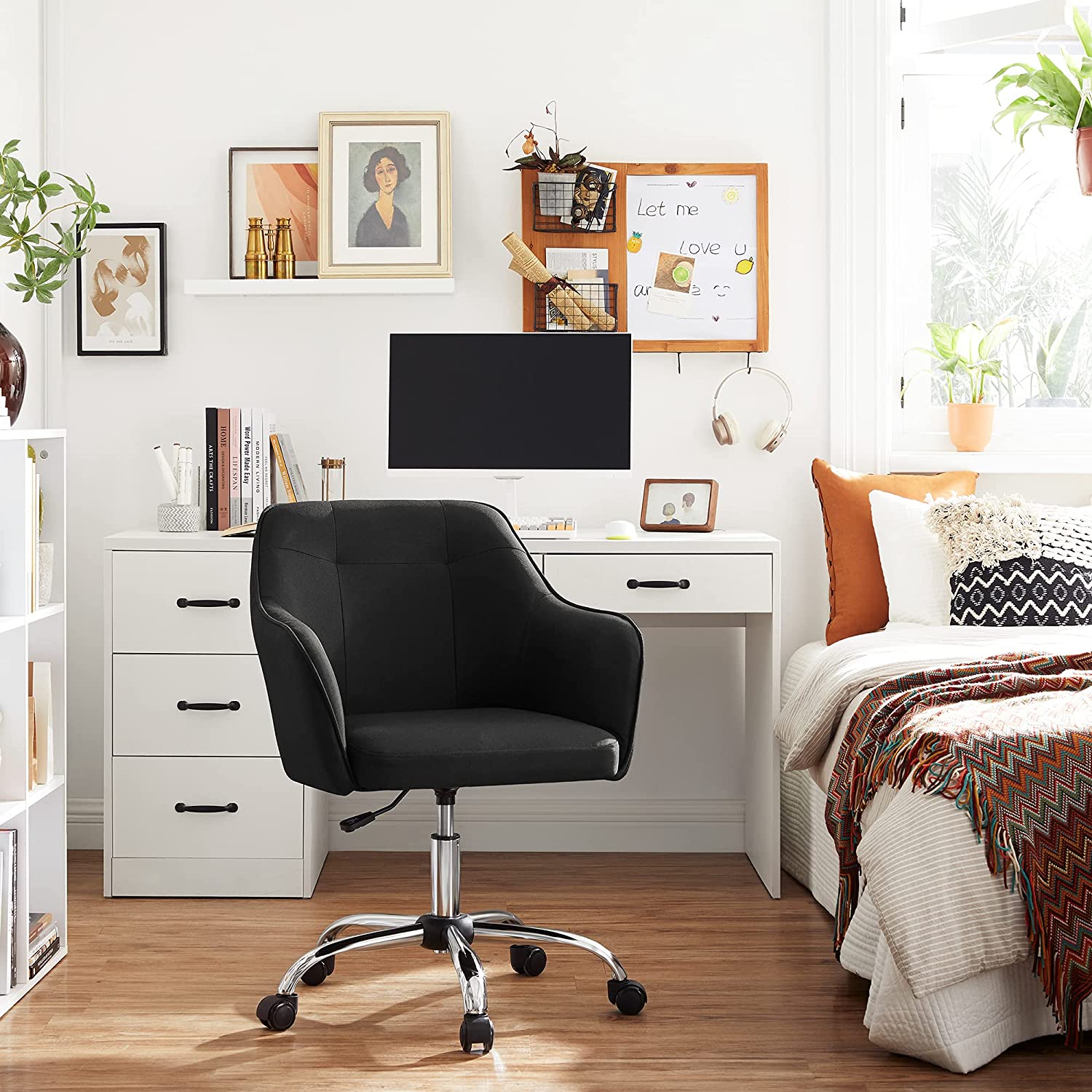 Nancy's Gateway Office chair - Swivel chair - Office chair - On wheels - Height adjustable - Steel - Imitation linen - Black - Silver - 65 x 69 x (83-93) cm 