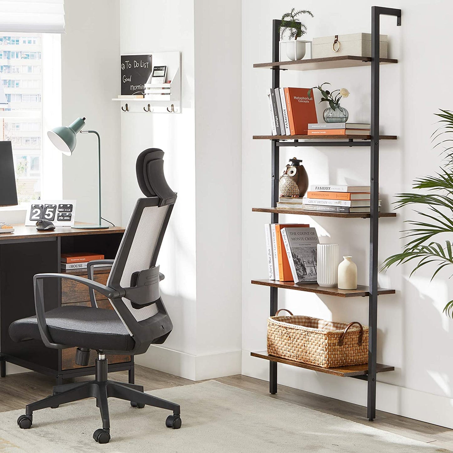 Nancy's Wellington Boekenregaal - Ladderkast - Wandkast - Boekenrek - Opbergruimte - Bruin - ± 60 x 30 x 205 cm