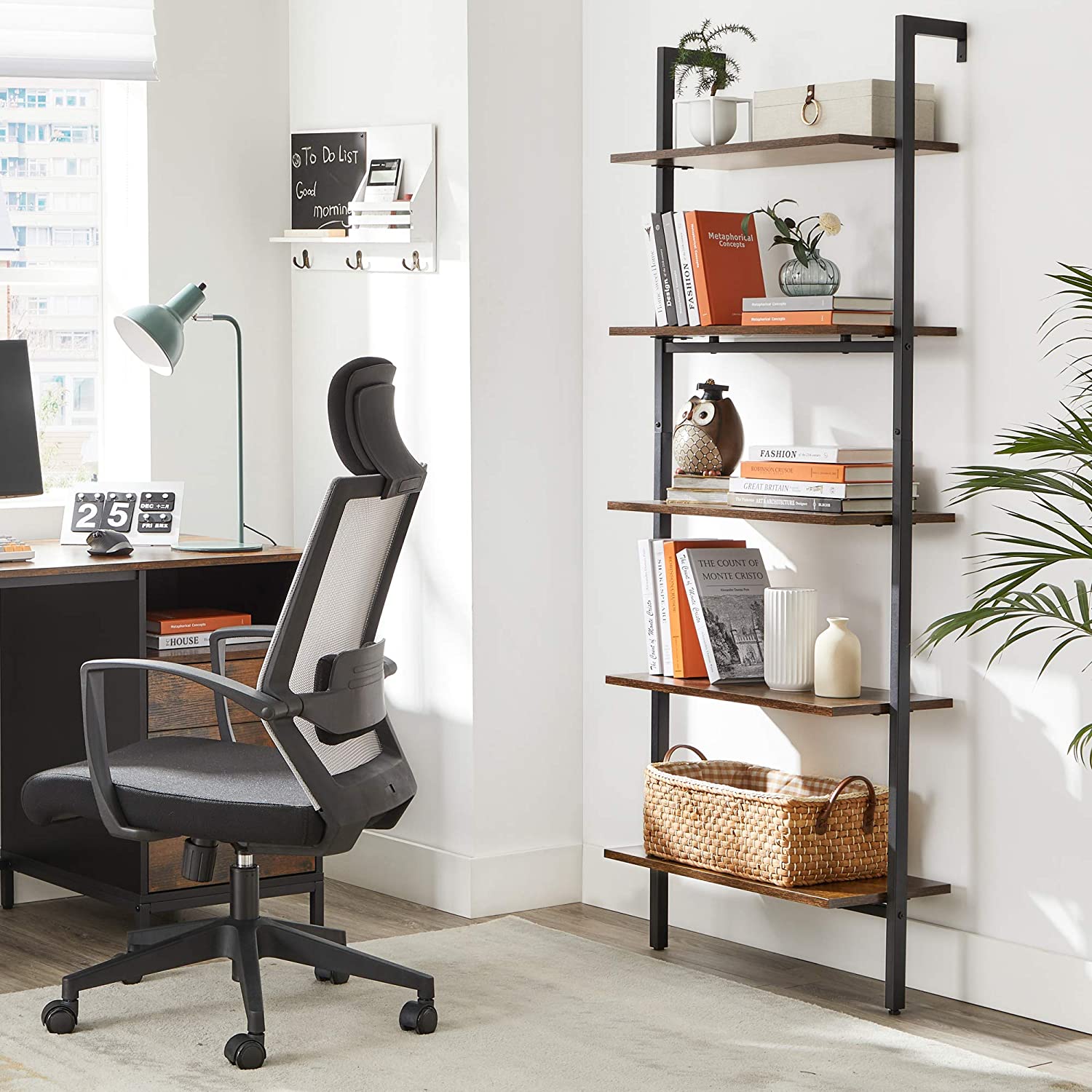 Nancy's Wellington Boekenregaal - Ladderkast - Wandkast - Boekenrek - Opbergruimte - Bruin - ± 60 x 30 x 205 cm
