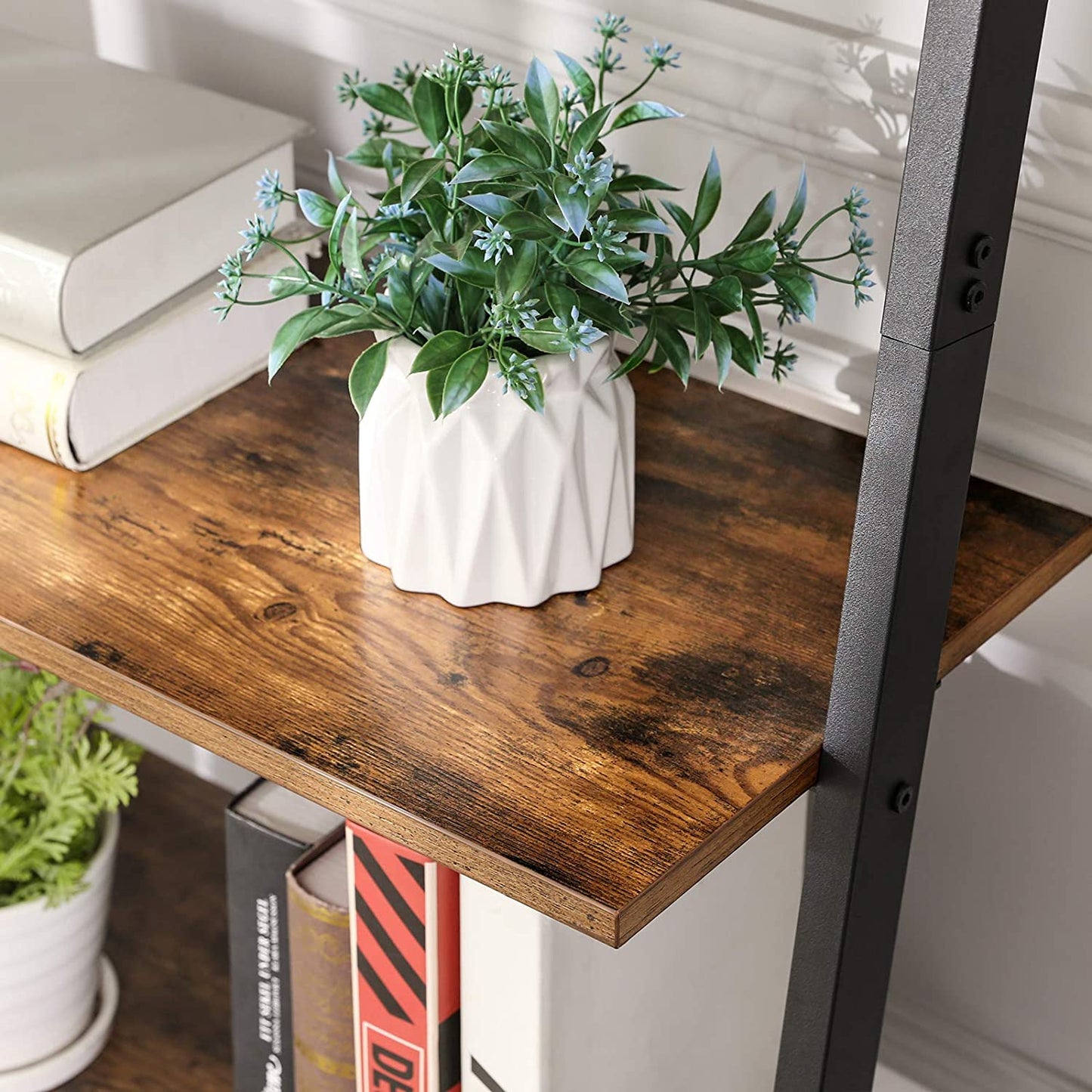 Nancy's Brea Wandrek - Boekenkast - Wandkast - 5 planken - Bruin-Zwart - 64 x 34 x 186 cm