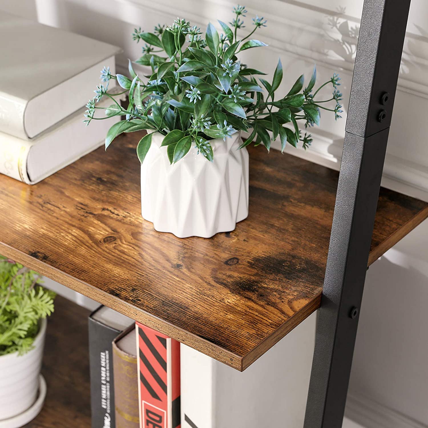 Nancy's Brea Wandrek - Boekenkast - Wandkast - 5 planken - Bruin-Zwart - 64 x 34 x 186 cm