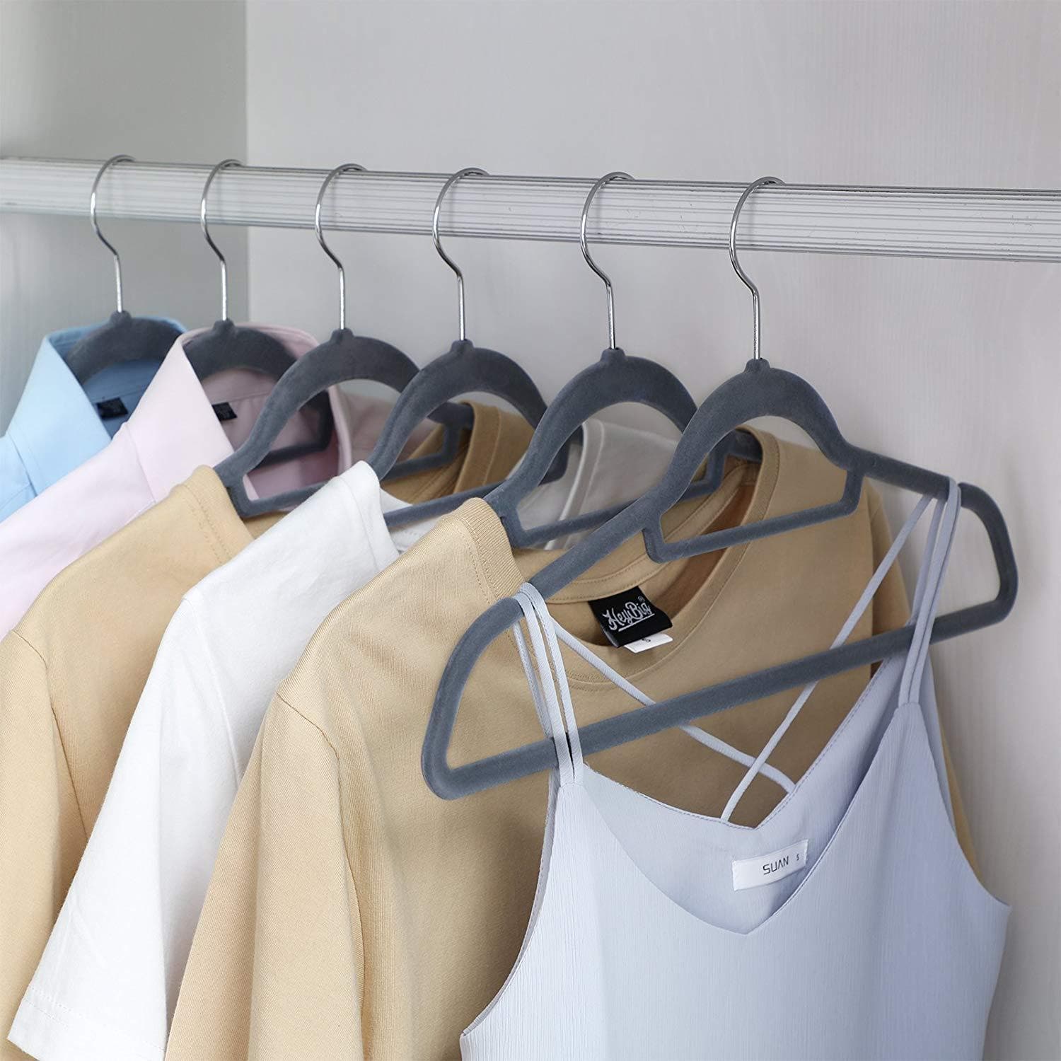 Nancy's - Space Saving Non-Slip Clothes Hangers - 20 Pieces - Ultra Thin Clothes Hangers with 360 degree swivel hook - Clothes hangers