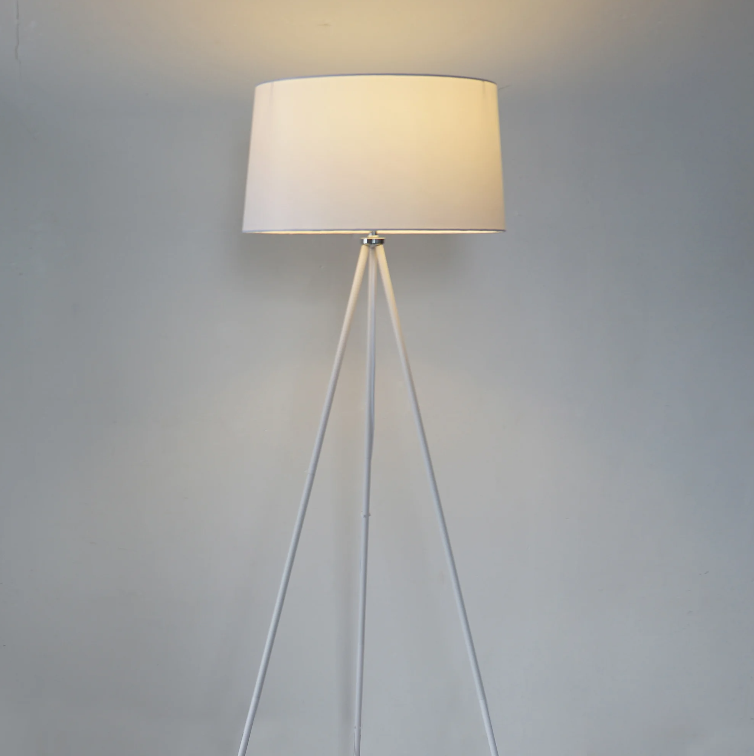 Nancy's Redan Vloerlamp - Sfeerverlichting - Driepoot - 40W - Scandinavisch - Wit - Stof - Metaal - 48 x 48 x 156 cm