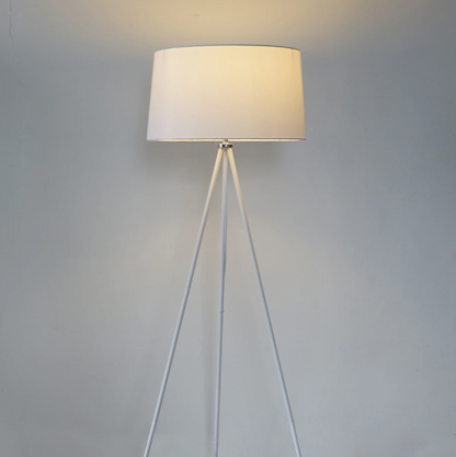 Nancy's Redan Vloerlamp - Sfeerverlichting - Driepoot - 40W - Scandinavisch - Wit - Stof - Metaal - 48 x 48 x 156 cm